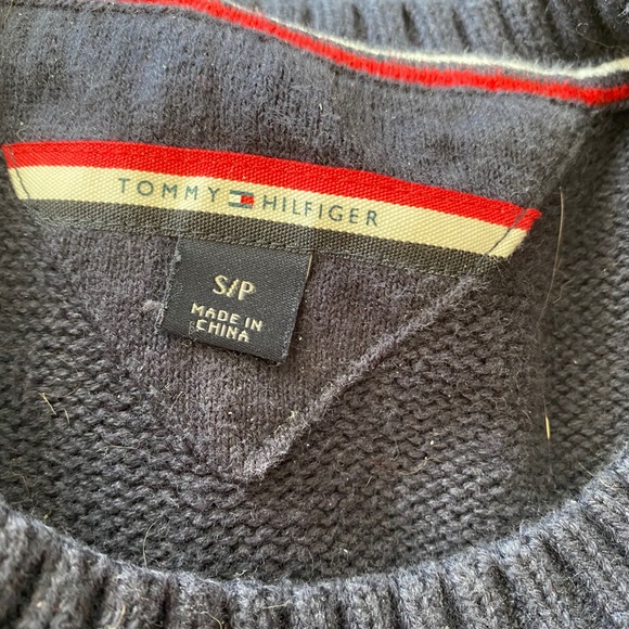 TOMMY Sweater 💜 - Picture 3 of 3